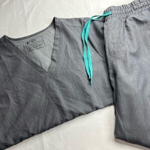 FIGS Men's Gray Scrub Set with Teal Drawstring